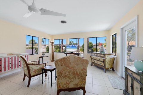 House in Englewood, Florida 2 bedrooms, 132.66 sq.m. № 2151425 - photo 12
