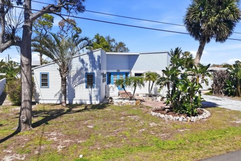 House in Englewood, Florida 2 bedrooms, 132.66 sq.m. № 2151425 - photo 3