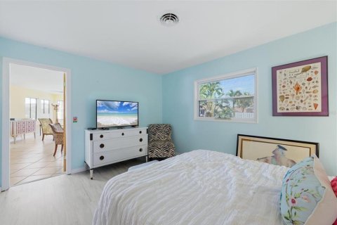 House in Englewood, Florida 2 bedrooms, 132.66 sq.m. № 2151425 - photo 27
