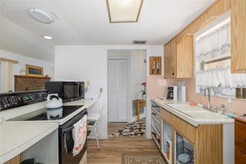 Villa ou maison à vendre à New Port Richey, Floride: 2 chambres, 149.39 m2 № 2352450 - photo 25