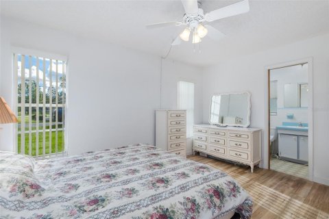 Villa ou maison à vendre à New Port Richey, Floride: 2 chambres, 149.39 m2 № 2352450 - photo 18