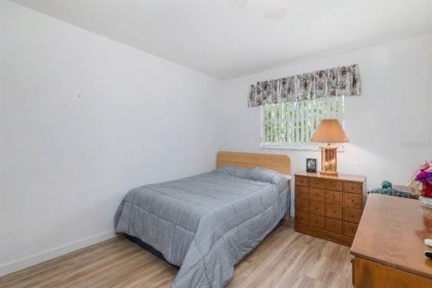 Villa ou maison à vendre à New Port Richey, Floride: 2 chambres, 149.39 m2 № 2352450 - photo 13