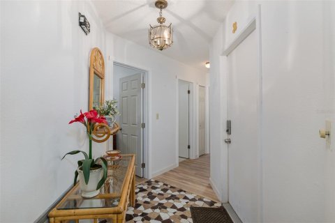 Villa ou maison à vendre à New Port Richey, Floride: 2 chambres, 149.39 m2 № 2352450 - photo 11