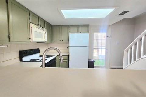 Touwnhouse à louer à Palm Harbor, Floride: 2 chambres, 82.31 m2 № 2415314 - photo 9