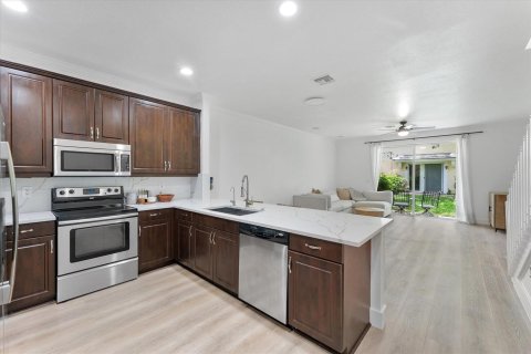Townhouse in Davie, Florida 3 bedrooms, 157.56 sq.m. № 2187056 - photo 2