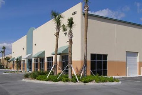 Commercial property in Riviera Beach, Florida № 2146234