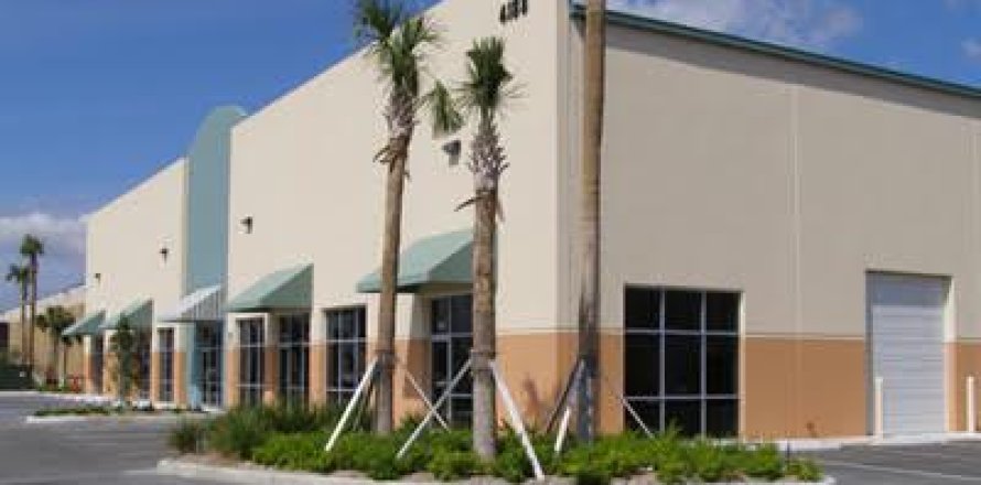 Commercial property in Riviera Beach, Florida № 2146234
