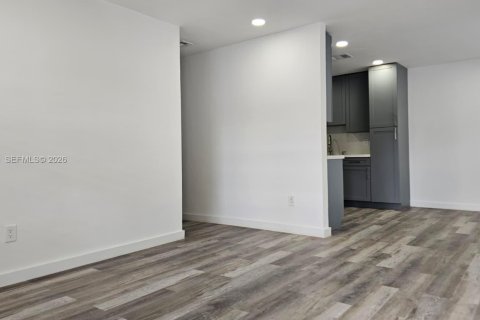 Снять в аренду виллу или дом в Майами, Флорида 3 спальни, № 2046400 - фото 2