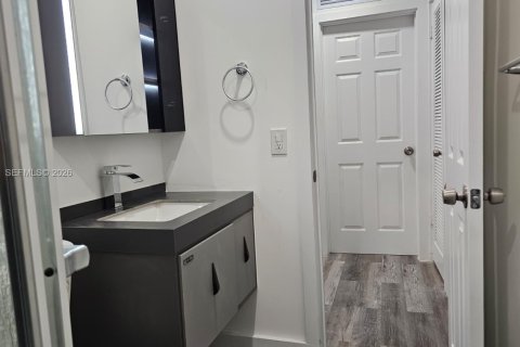 Снять в аренду виллу или дом в Майами, Флорида 3 спальни, № 2046400 - фото 12