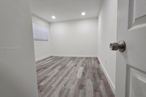 Снять в аренду виллу или дом в Майами, Флорида 3 спальни, № 2046400 - фото 8