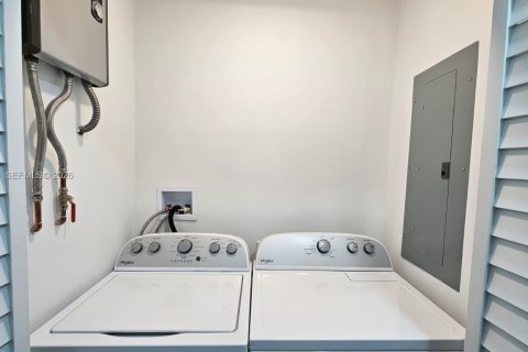 Снять в аренду виллу или дом в Майами, Флорида 3 спальни, № 2046400 - фото 15