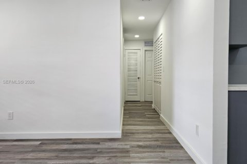 Снять в аренду виллу или дом в Майами, Флорида 3 спальни, № 2046400 - фото 10