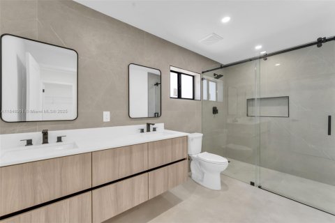 House in Hialeah, Florida 4 bedrooms, 275.55 sq.m. № 1852212 - photo 19