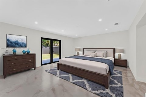 House in Hialeah, Florida 4 bedrooms, 275.55 sq.m. № 1852212 - photo 15