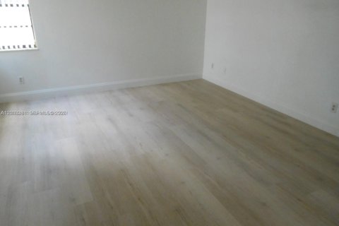 Touwnhouse à vendre à Miami, Floride: 3 chambres, 144 m2 № 2066768 - photo 15