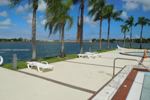 Touwnhouse à vendre à Miami, Floride: 3 chambres, 144 m2 № 2066768 - photo 30