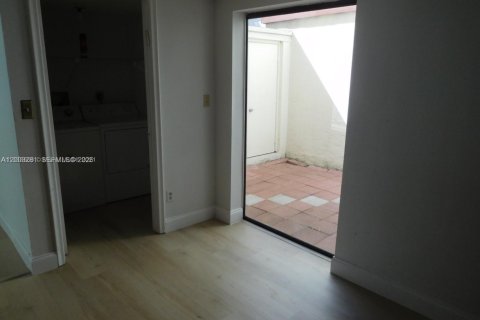 Touwnhouse à vendre à Miami, Floride: 3 chambres, 144 m2 № 2066768 - photo 7