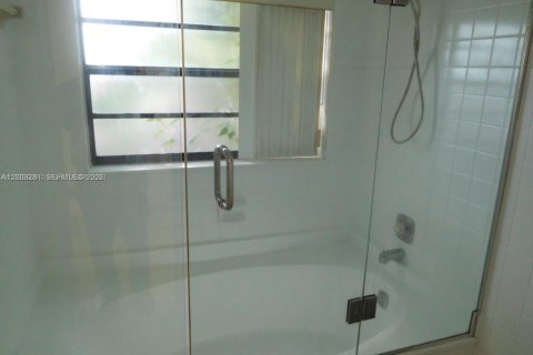 Touwnhouse à vendre à Miami, Floride: 3 chambres, 144 m2 № 2066768 - photo 18