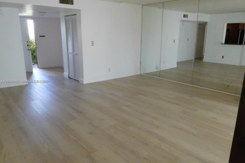 Touwnhouse à vendre à Miami, Floride: 3 chambres, 144 m2 № 2066768 - photo 8