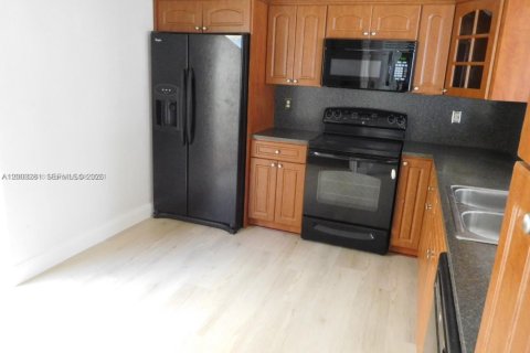 Touwnhouse à vendre à Miami, Floride: 3 chambres, 144 m2 № 2066768 - photo 4