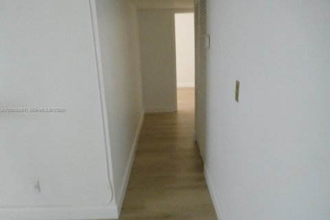 Touwnhouse à vendre à Miami, Floride: 3 chambres, 144 m2 № 2066768 - photo 11