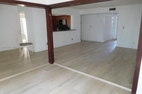 Touwnhouse à vendre à Miami, Floride: 3 chambres, 144 m2 № 2066768 - photo 10