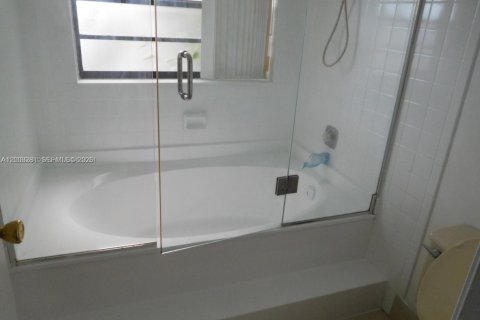 Touwnhouse à vendre à Miami, Floride: 3 chambres, 144 m2 № 2066768 - photo 17