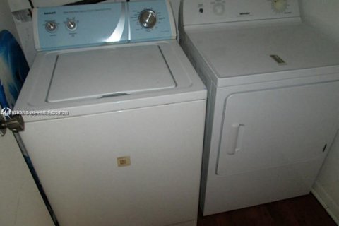 Touwnhouse à vendre à Miami, Floride: 3 chambres, 144 m2 № 2066768 - photo 20