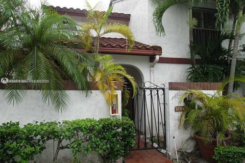 Touwnhouse à vendre à Miami, Floride: 3 chambres, 144 m2 № 2066768 - photo 2