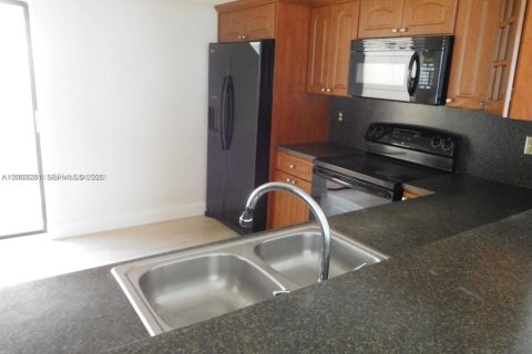 Touwnhouse à vendre à Miami, Floride: 3 chambres, 144 m2 № 2066768 - photo 6