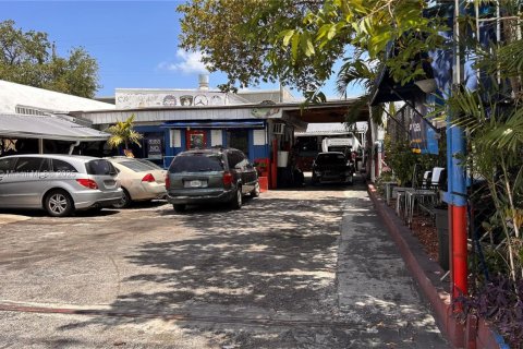 Propiedad comercial en venta en Fort Lauderdale, Florida № 1888312 - foto 3