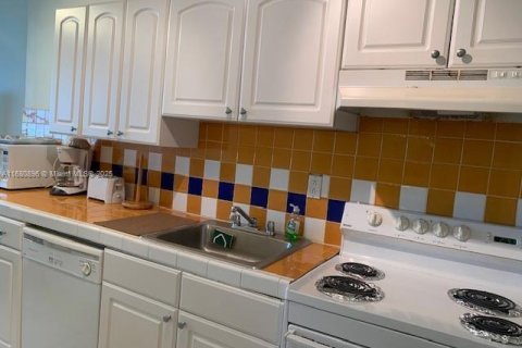 Condominio en venta en Miami Beach, Florida, 49.24 m2 № 1811685 - foto 5