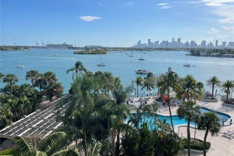 House in Miami, Florida 1 bedroom, 72.46 sq.m. № 1986406 - photo 1