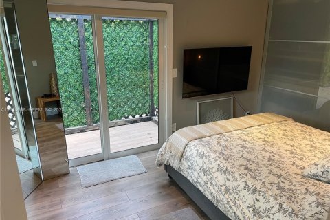 House in Miami, Florida 1 bedroom, 72.46 sq.m. № 1986406 - photo 18