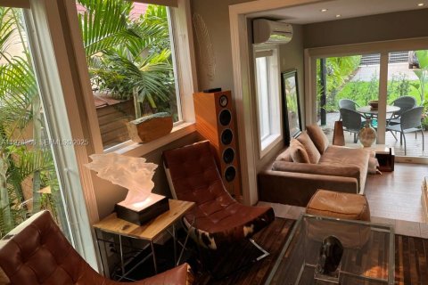 House in Miami, Florida 1 bedroom, 72.46 sq.m. № 1986406 - photo 7