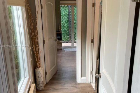 House in Miami, Florida 1 bedroom, 72.46 sq.m. № 1986406 - photo 24