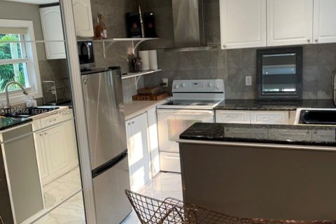 House in Miami, Florida 1 bedroom, 72.46 sq.m. № 1986406 - photo 9