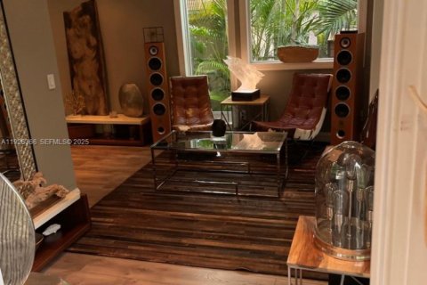 House in Miami, Florida 1 bedroom, 72.46 sq.m. № 1986406 - photo 13