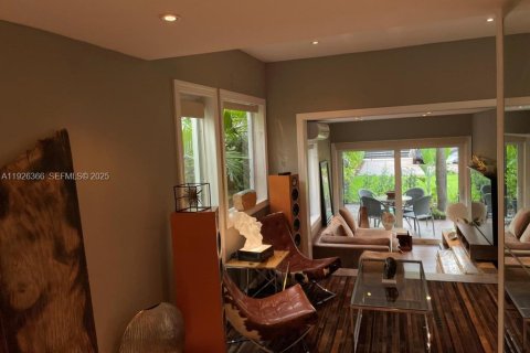 House in Miami, Florida 1 bedroom, 72.46 sq.m. № 1986406 - photo 10