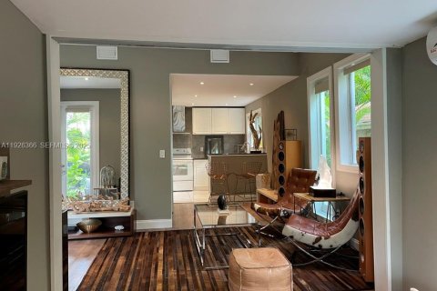 House in Miami, Florida 1 bedroom, 72.46 sq.m. № 1986406 - photo 2