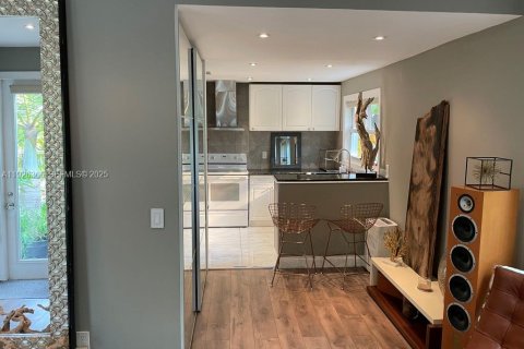 House in Miami, Florida 1 bedroom, 72.46 sq.m. № 1986406 - photo 11