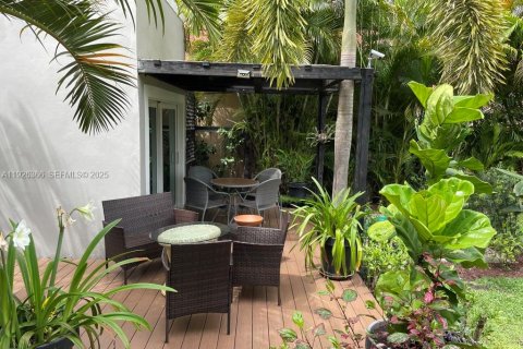 House in Miami, Florida 1 bedroom, 72.46 sq.m. № 1986406 - photo 29