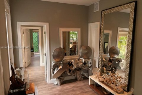 House in Miami, Florida 1 bedroom, 72.46 sq.m. № 1986406 - photo 4