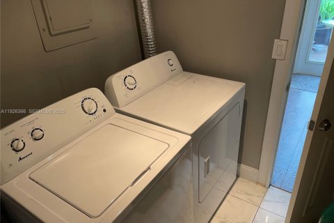 House in Miami, Florida 1 bedroom, 72.46 sq.m. № 1986406 - photo 26