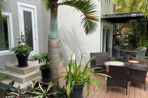 House in Miami, Florida 1 bedroom, 72.46 sq.m. № 1986406 - photo 30