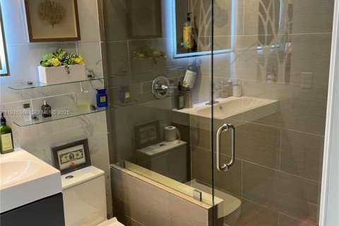 House in Miami, Florida 1 bedroom, 72.46 sq.m. № 1986406 - photo 23