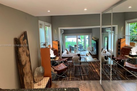 House in Miami, Florida 1 bedroom, 72.46 sq.m. № 1986406 - photo 5