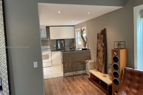House in Miami, Florida 1 bedroom, 72.46 sq.m. № 1986406 - photo 8