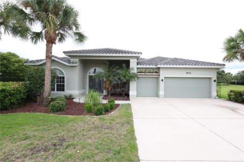 House in Fort Myers, Florida 5 bedrooms, 262.54 sq.m. № 2318648