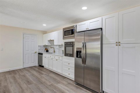House in Altamonte Springs, Florida 3 bedrooms, 172.05 sq.m. № 1760105 - photo 10